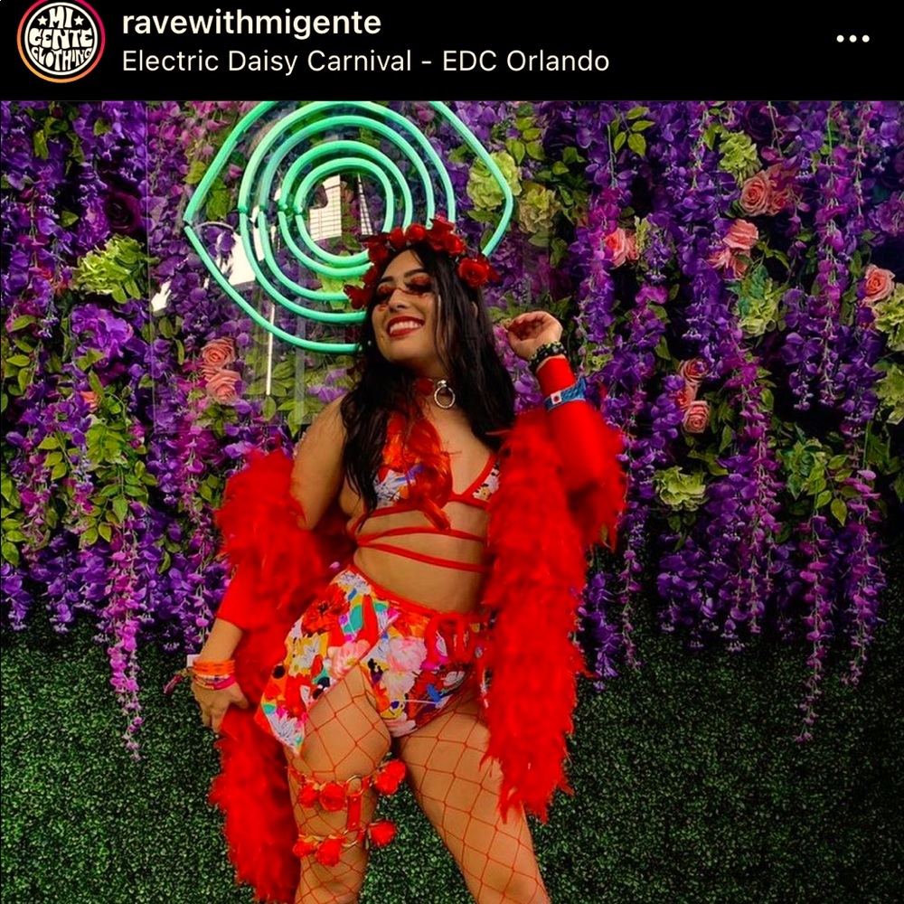 Ravewitegente Tie up top and scrunch bottoms